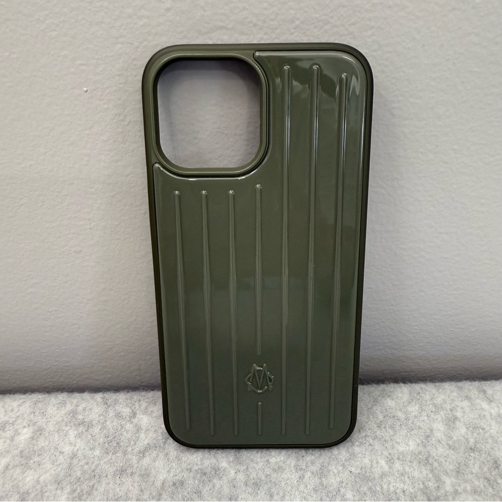 RIMOWA Polycarbonate Cactus Green Groove Case for iPhone 12 Pro - Picture 3 of 16